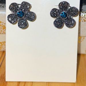 Vintage-Inspired Black Flower Stud Earrings with Blue Crystal Center